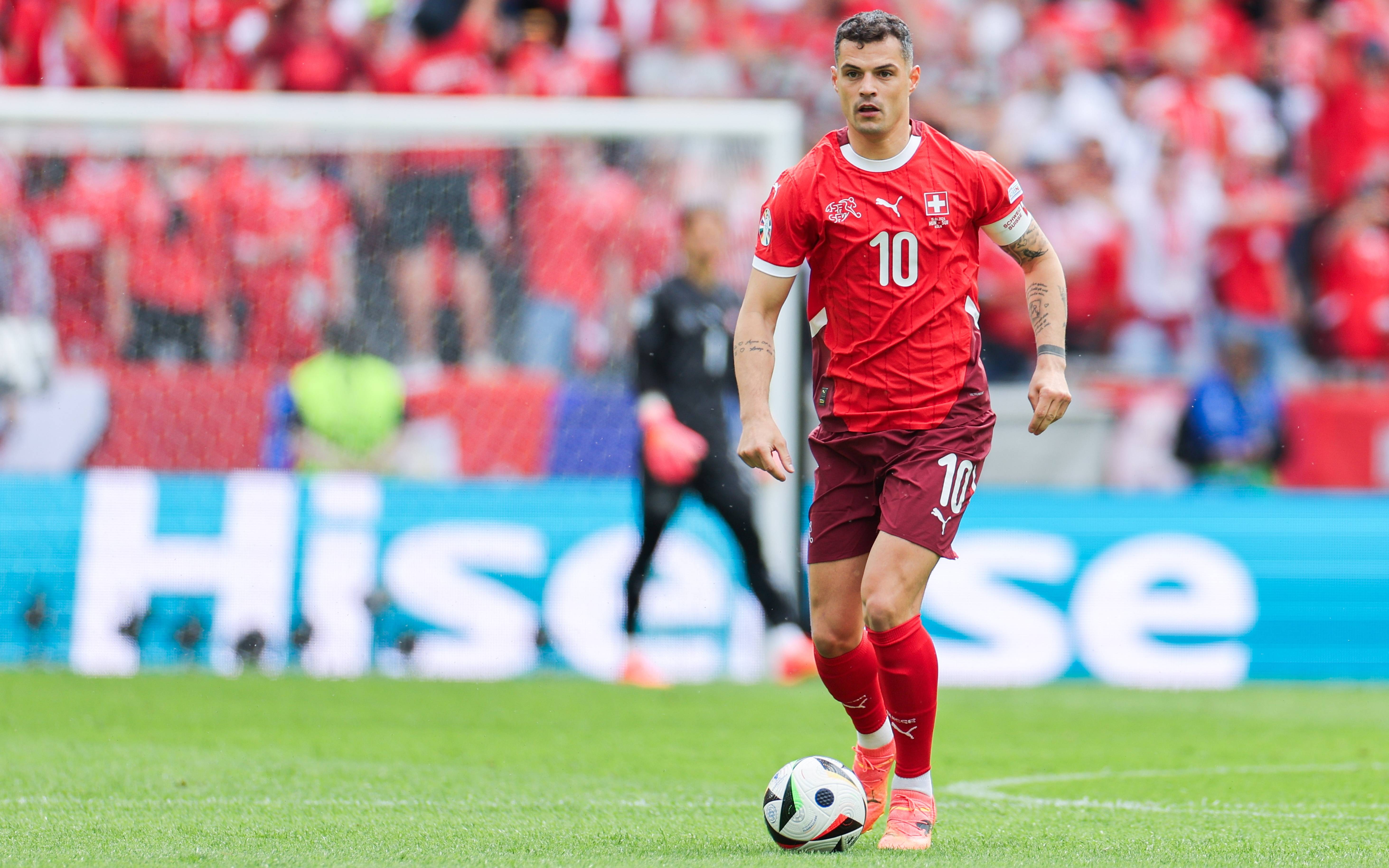 包含堪培拉联合对丹麦队展开攻势，欧洲赛场激情燃烧的词条