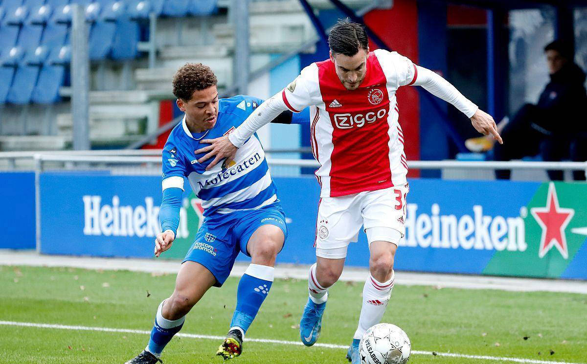 关于阿贾克斯精彩表现，战胜激烈对手！的信息